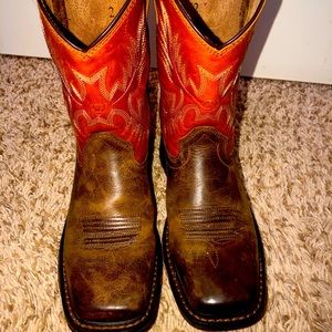 Ariat boys wide toe boots. Red and brown. Size 2.